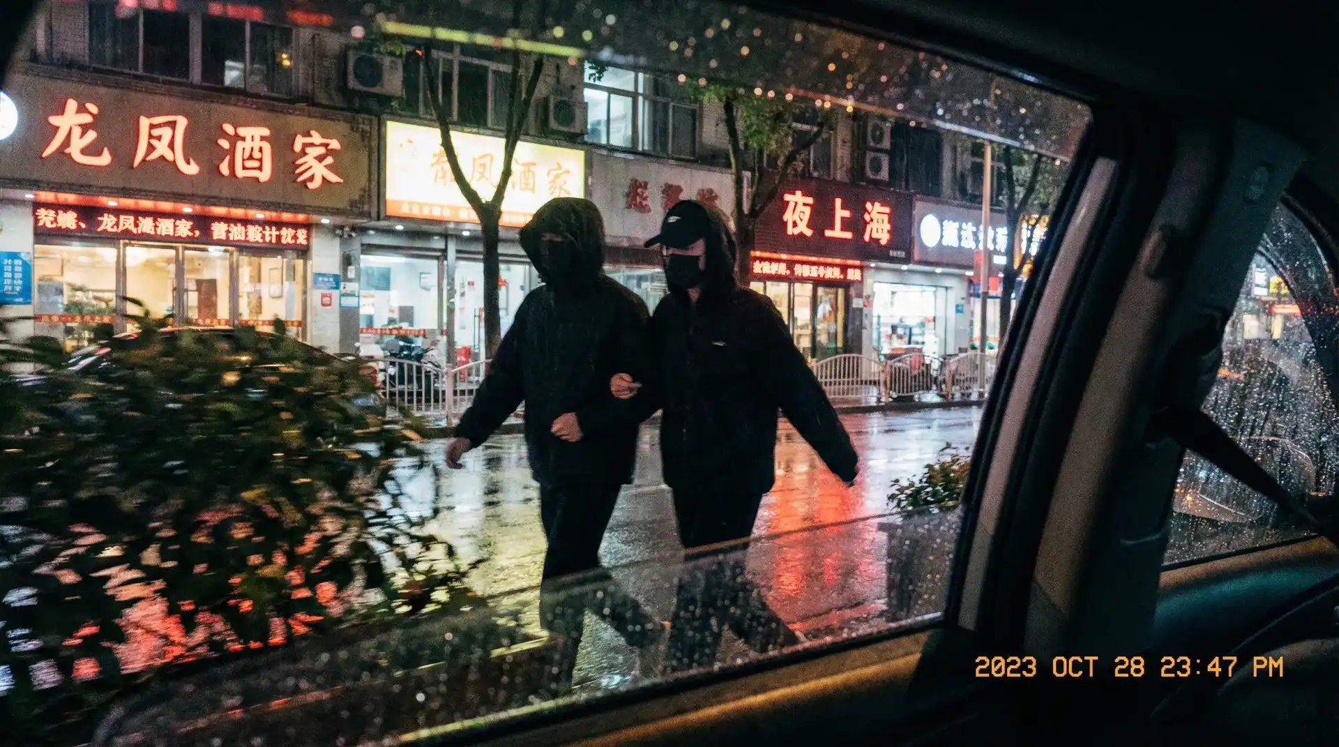 八方体育app - 顶流明星深夜密会现场抓拍照片